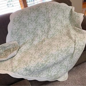 Quilted Throw Blanket by American Design with Bag to Carry Light Green